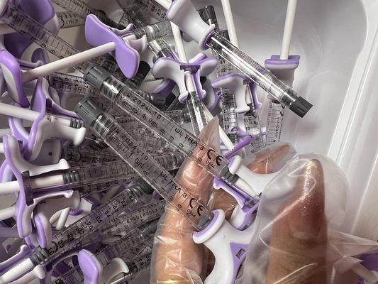 Hyaluronic όξινο δερμικό υλικό πληρώσεως Juvederm για τα προκλητικά χείλια